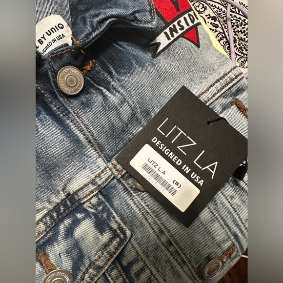 Face Graffiti Print Acid Wash Denim Jacket-NWT - Picture 6 of 9